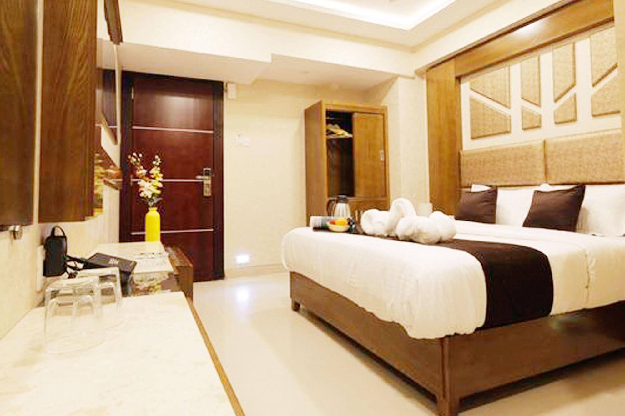 Hotel Fabexpress Annex Executive Andheri East Bombaj Zewnętrze zdjęcie