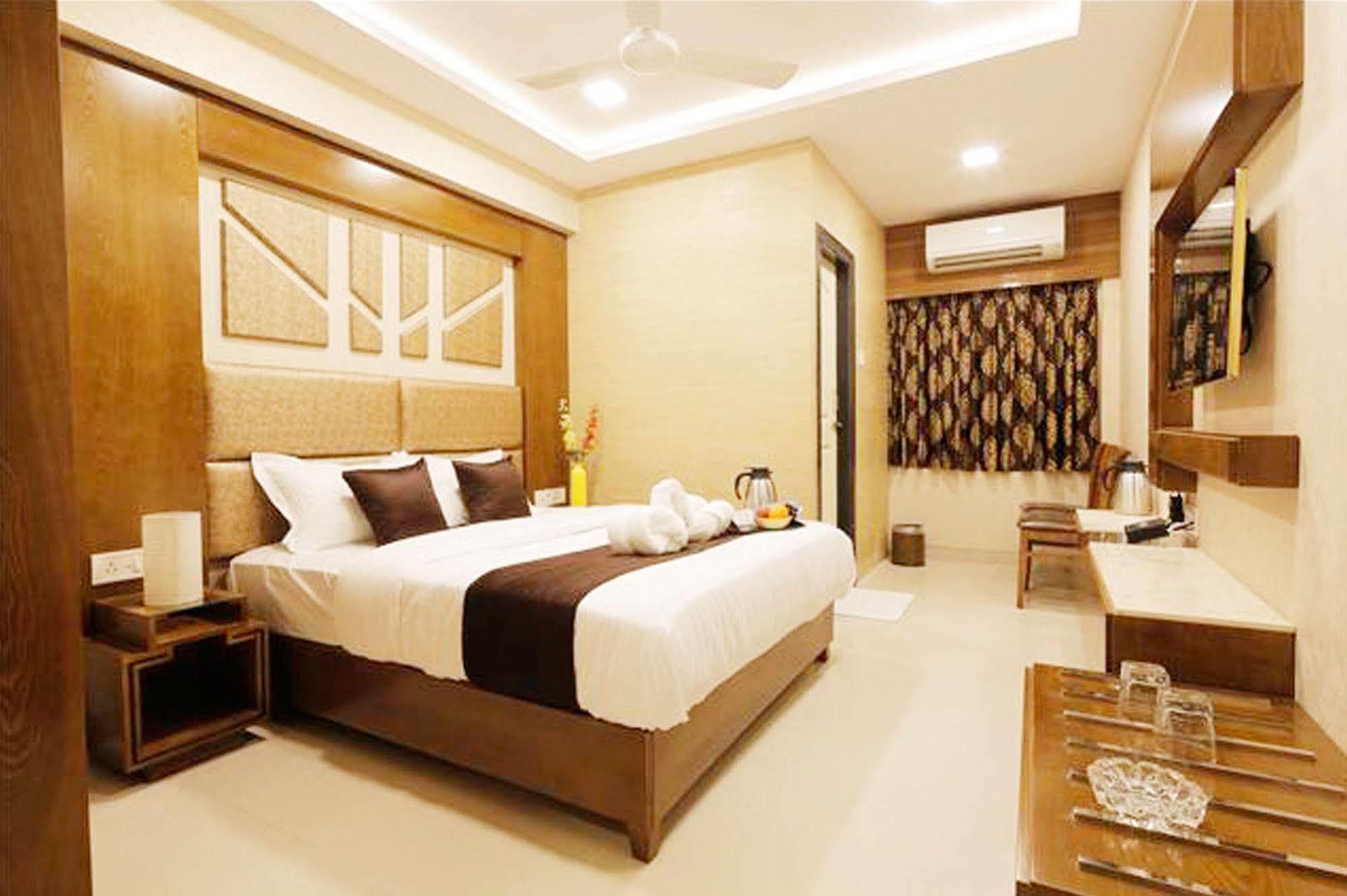 Hotel Fabexpress Annex Executive Andheri East Bombaj Zewnętrze zdjęcie
